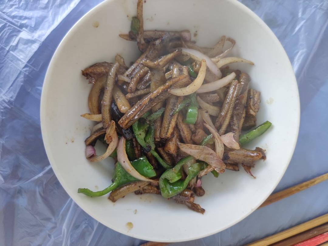 洋葱炒长鱼（黄鳝）