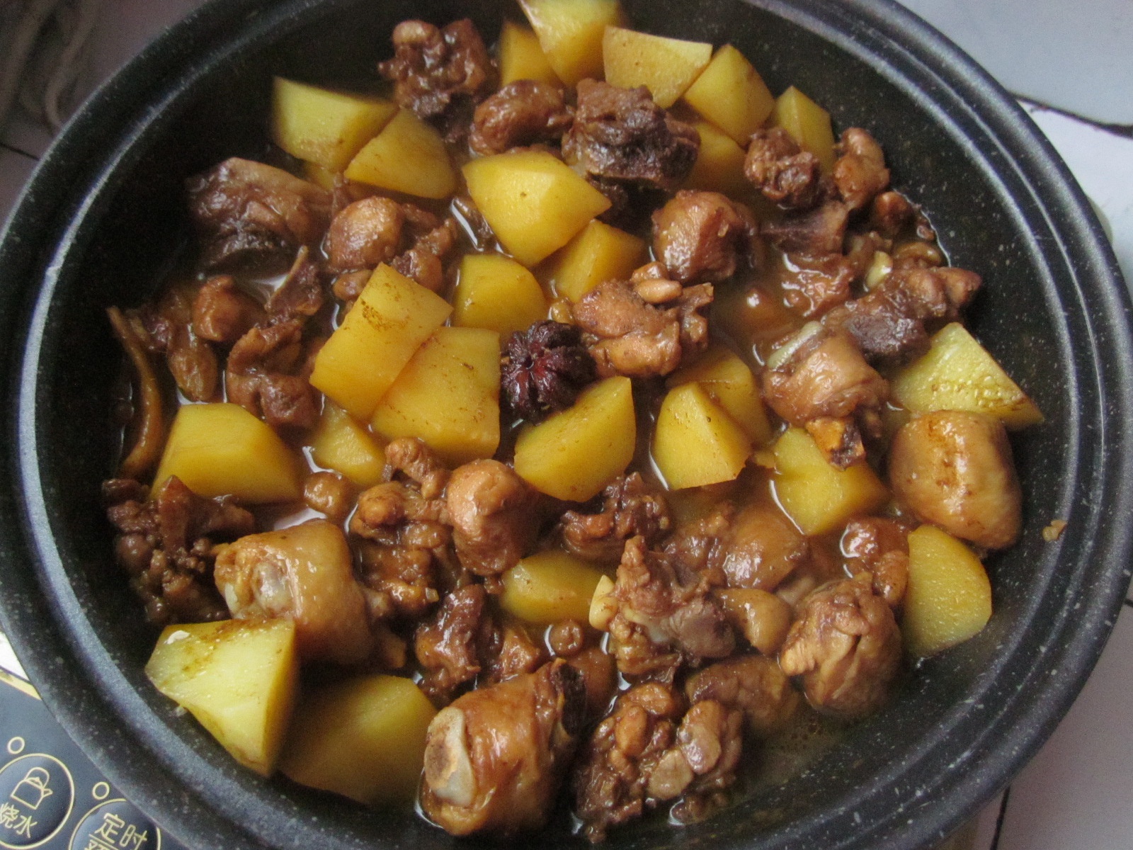 土豆炖翅根