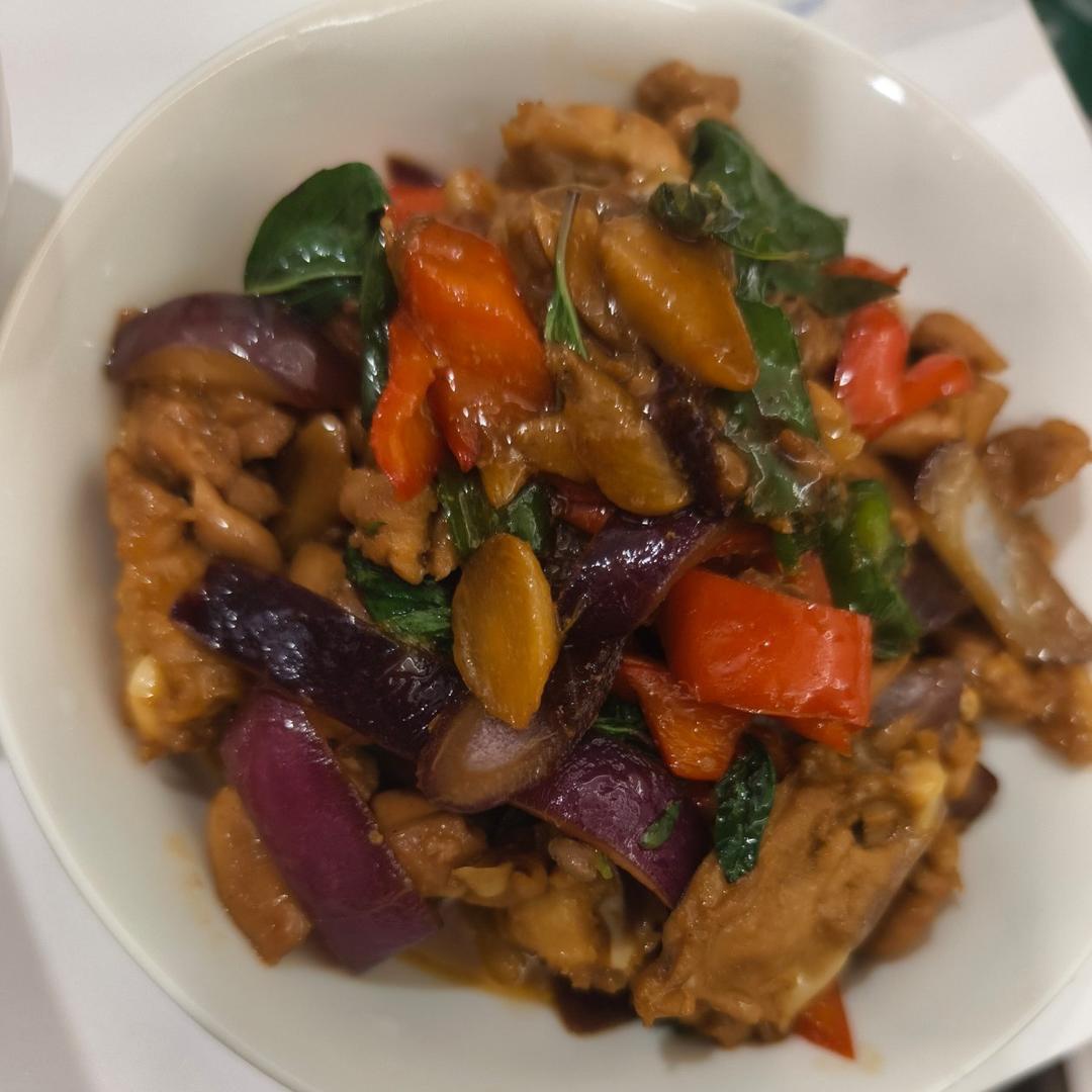 厨师长教你：“三杯鸡”的家常做法，汁香味浓，鲜嫩爽滑