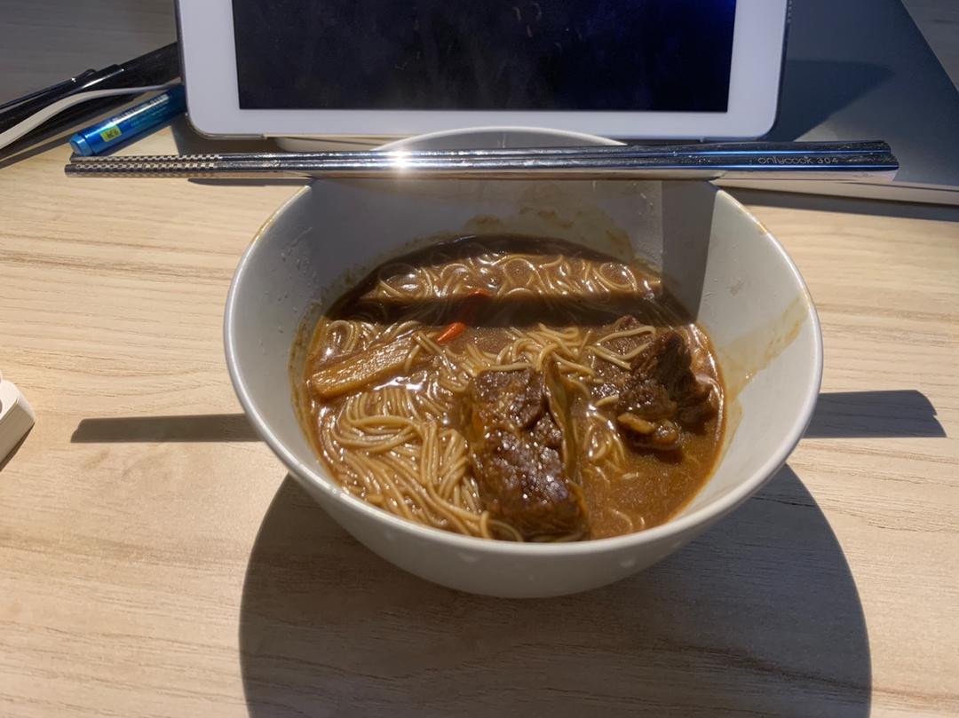 正宗台湾红烧牛肉面