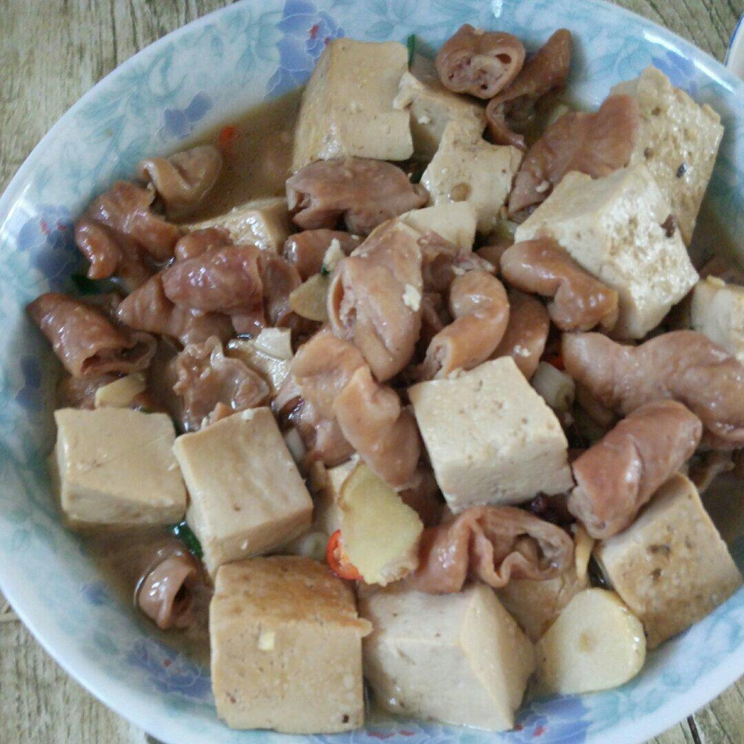 肥肠豆腐煲