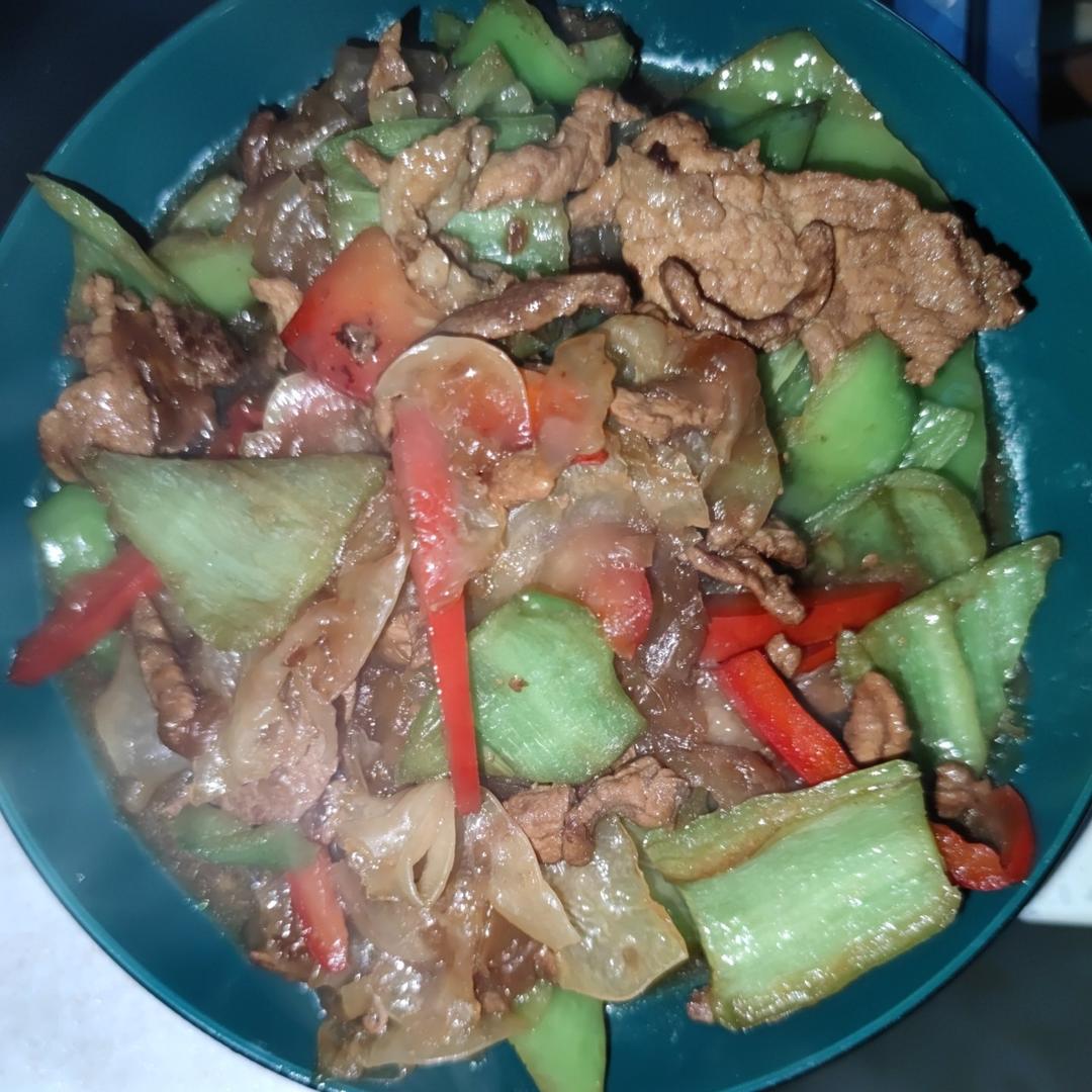 银耳辣椒炒肉 满满的胶原蛋白😋