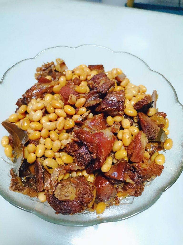 丹丹0418做的咸鸭腿炖黄豆