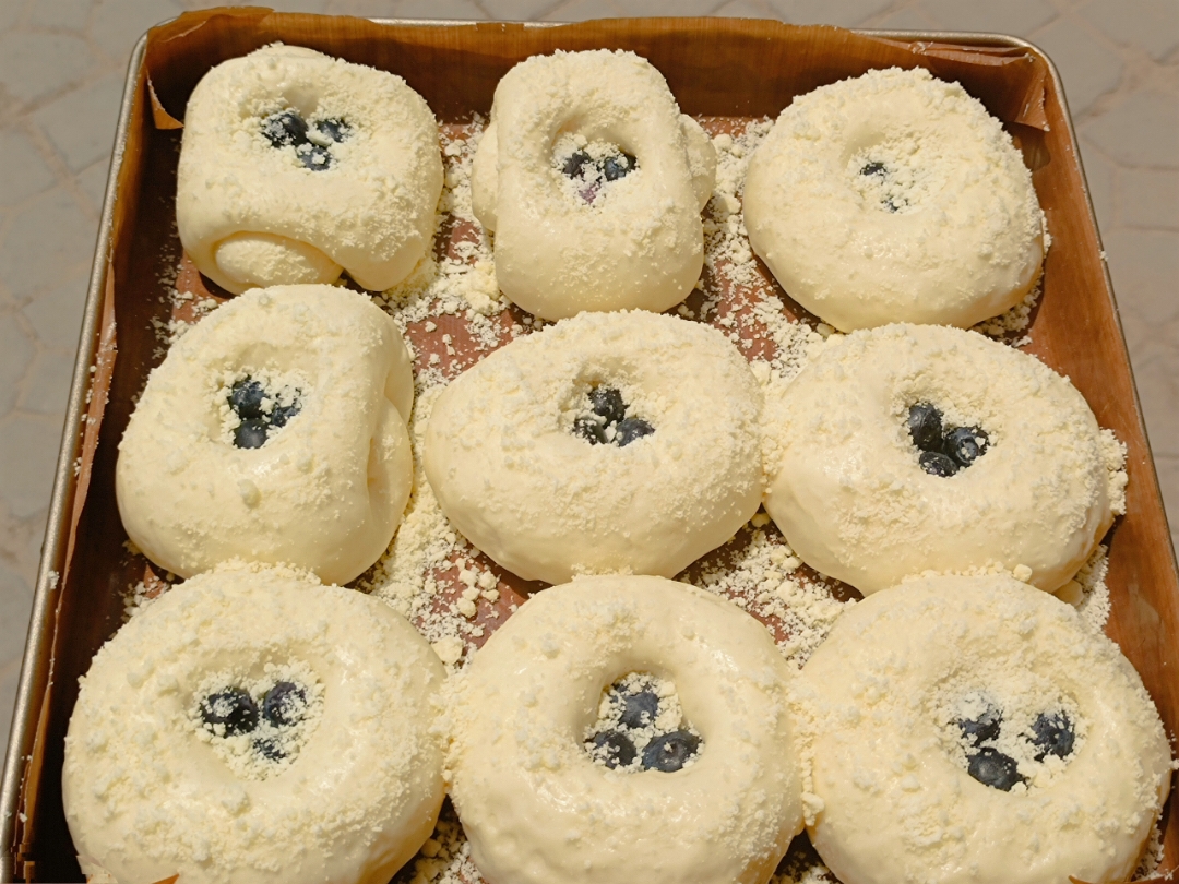 爆浆蓝莓🫐酥粒软面包