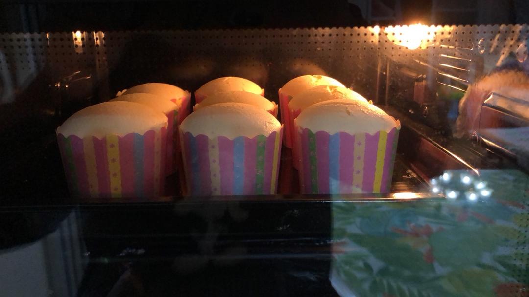 原味戚风纸杯蛋糕（烤箱做纸杯蛋糕）