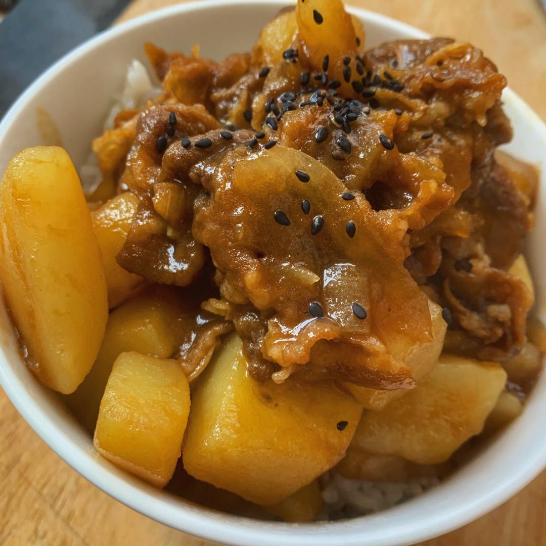 好吃到舔碗底的土豆肥牛拌饭