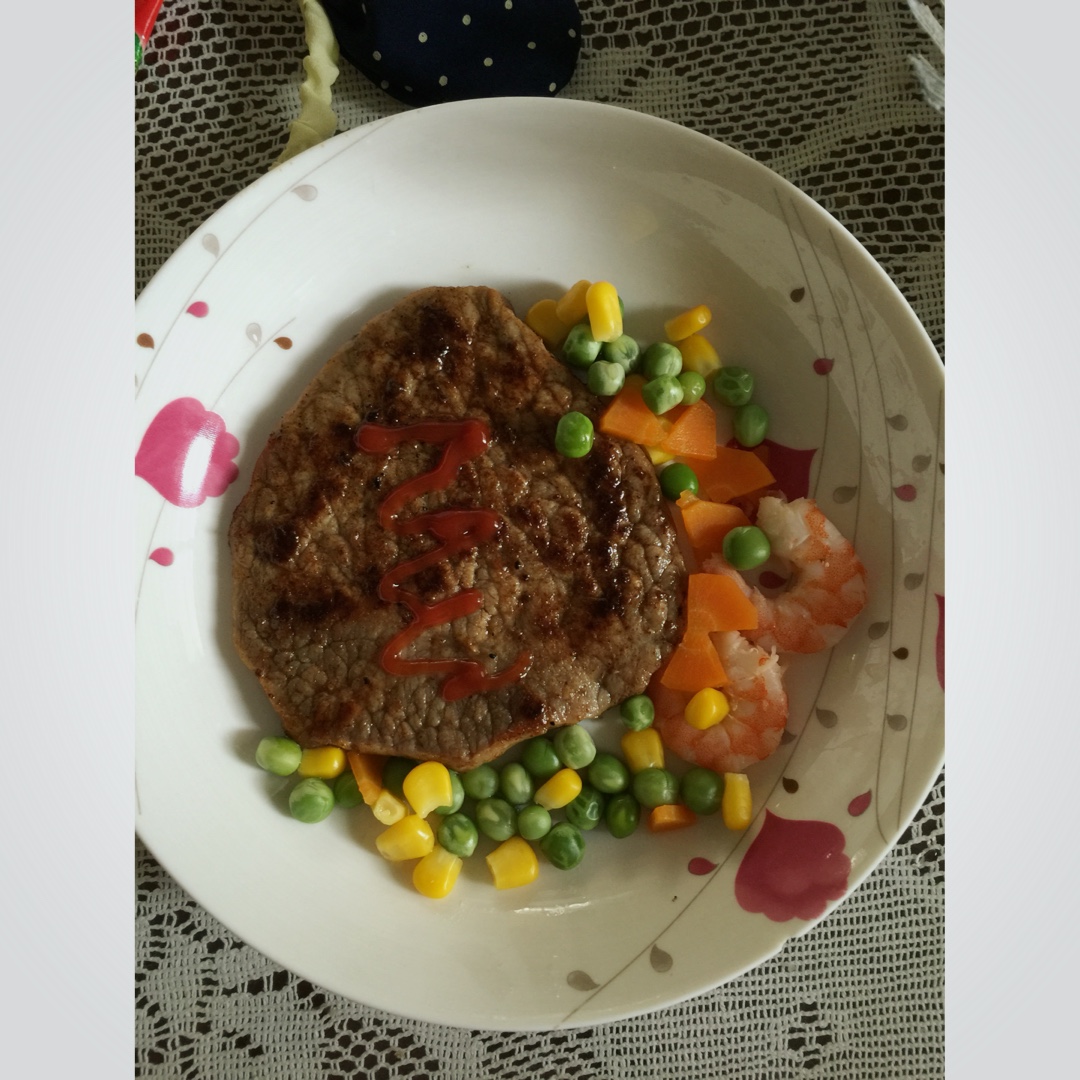 四分钟煎好一块鲜嫩多汁的牛排