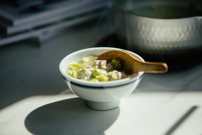 【山姆厨房】蚕豆肉丸汤的做法