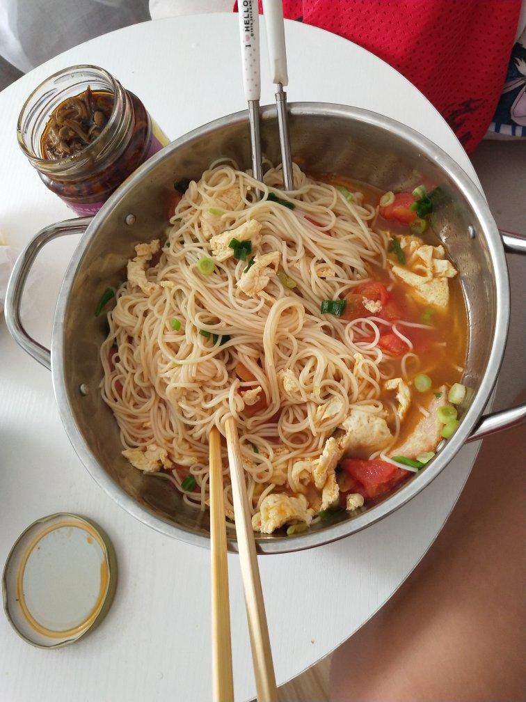 番茄鸡蛋热汤面