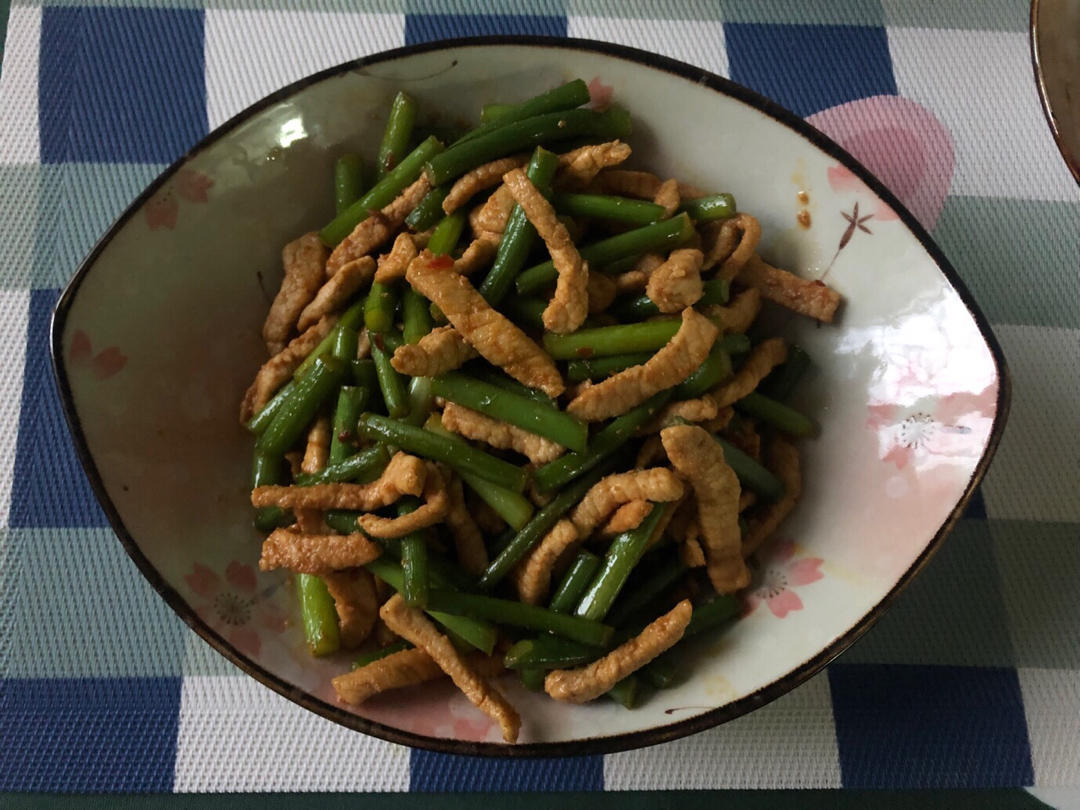 妈妈牌蒜薹炒肉