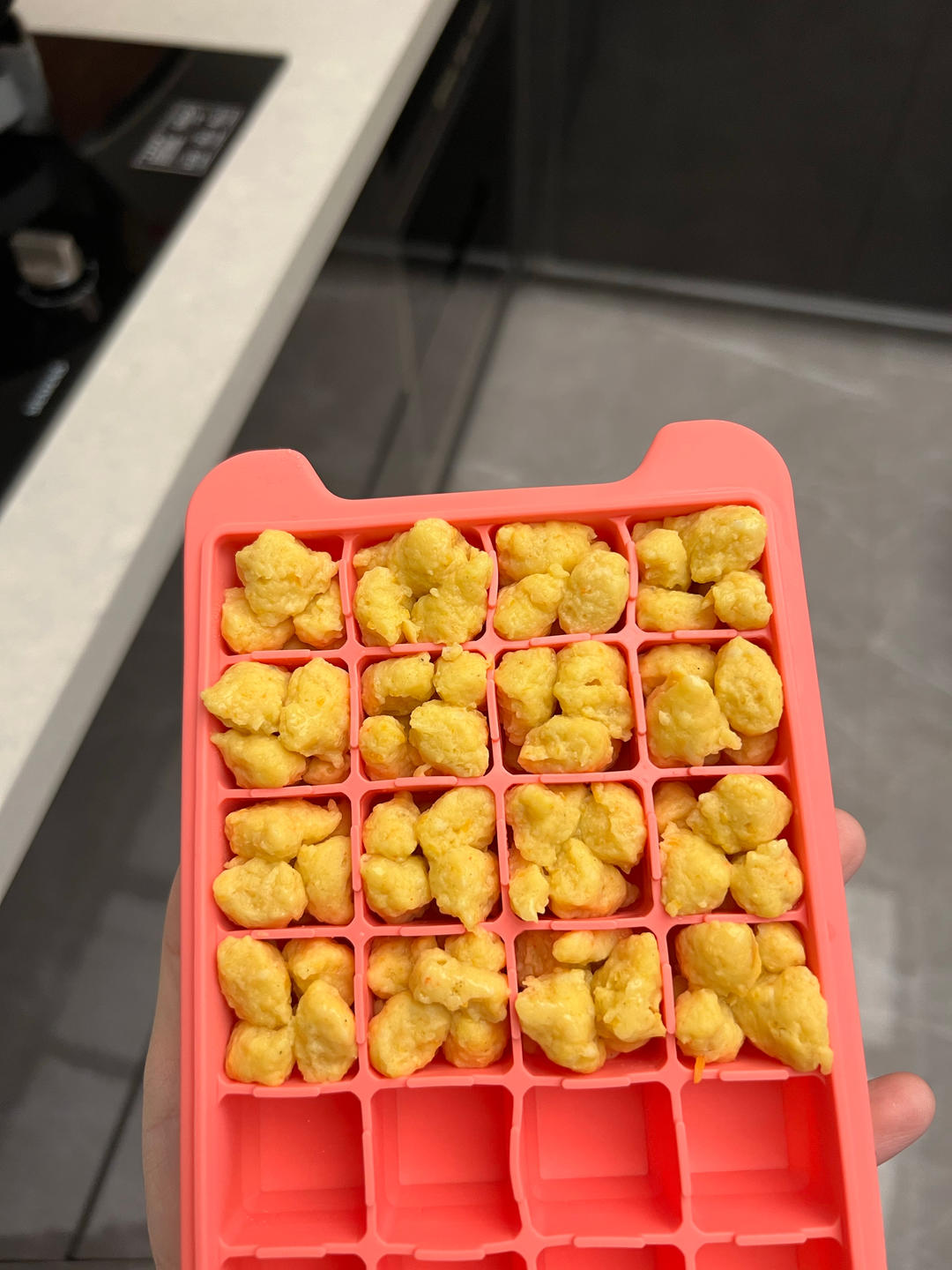 辅食8月+ 超嫩的胡萝卜虾丸