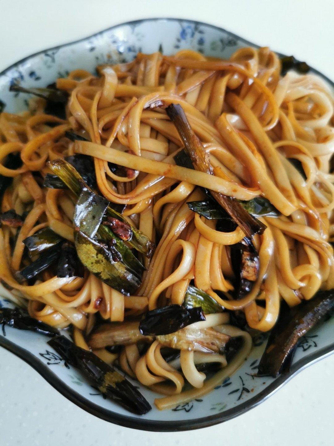 10分钟搞定的一碗葱油拌面