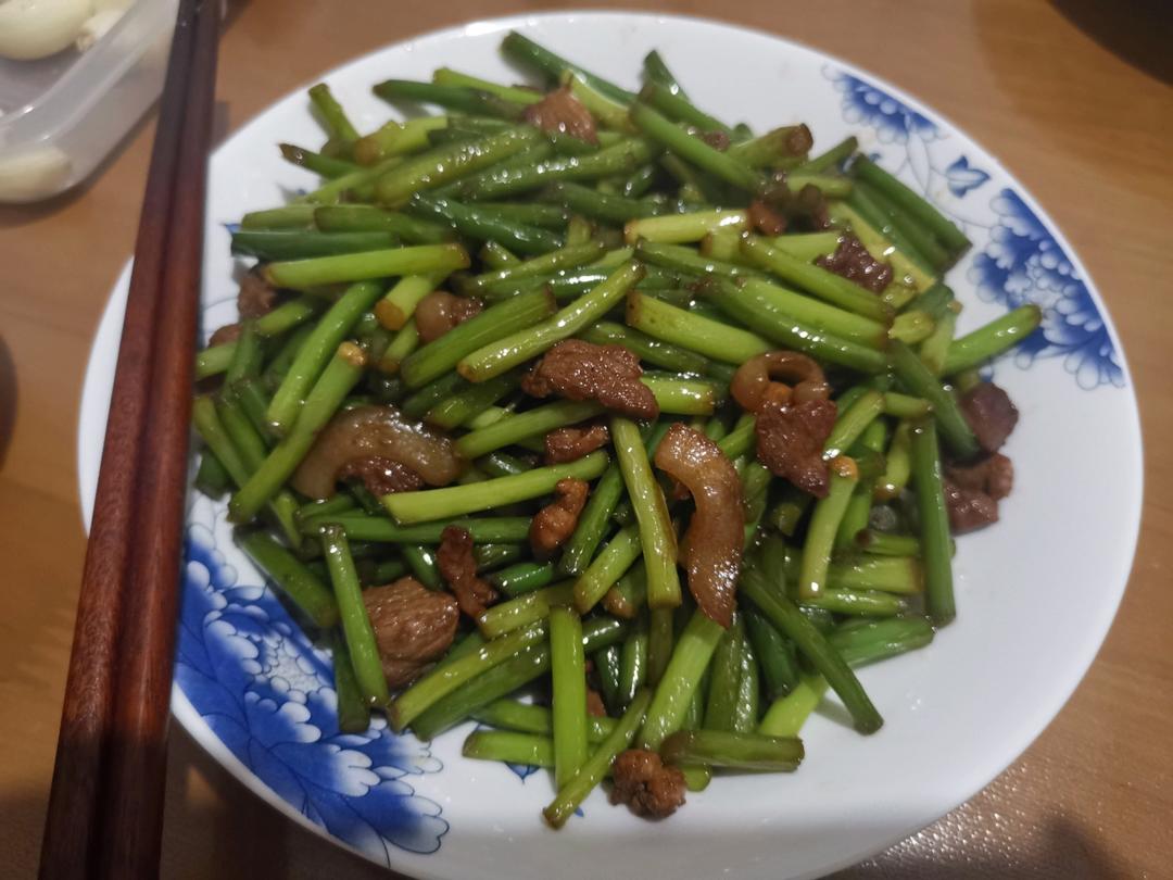 简单易做的下饭菜－蒜苔炒肉