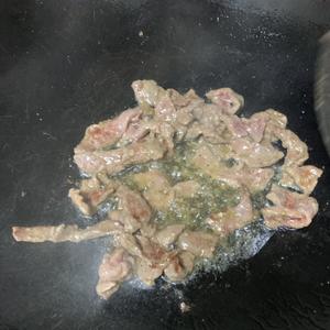 爆炒鲜牛肉的做法 步骤9
