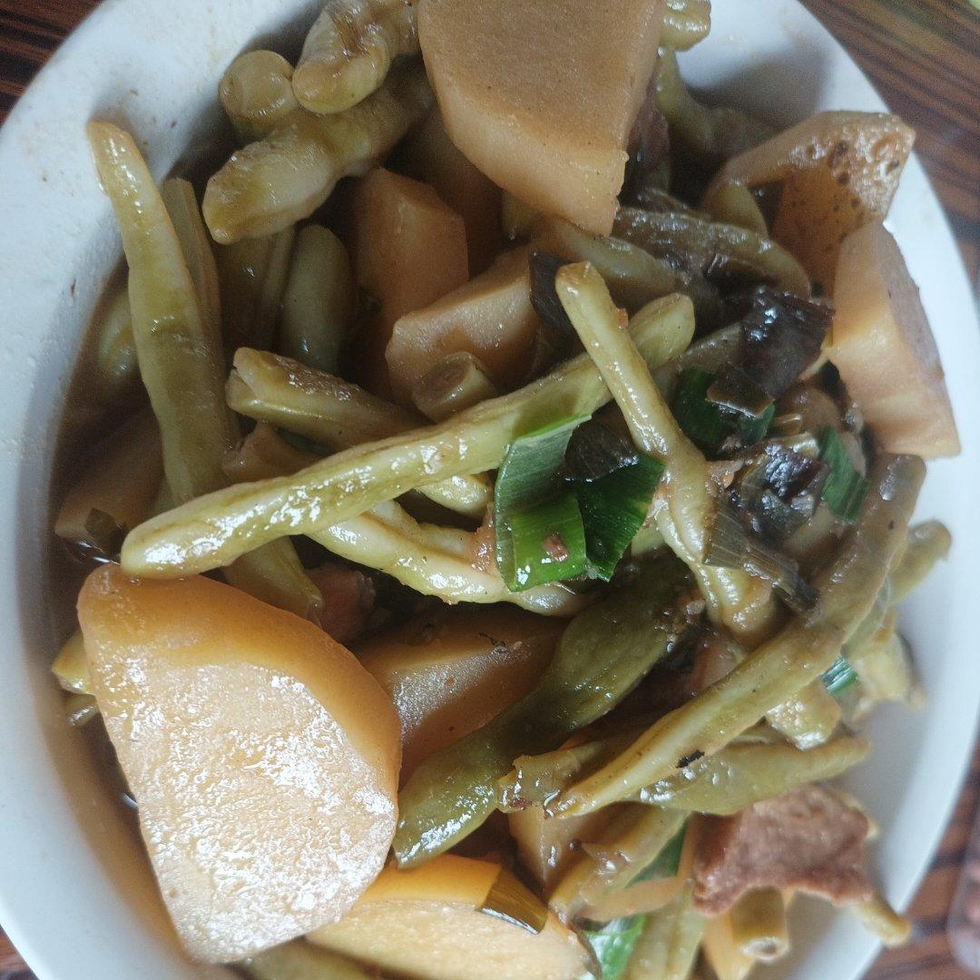 绝对正宗的东北土豆豆角炖五花肉