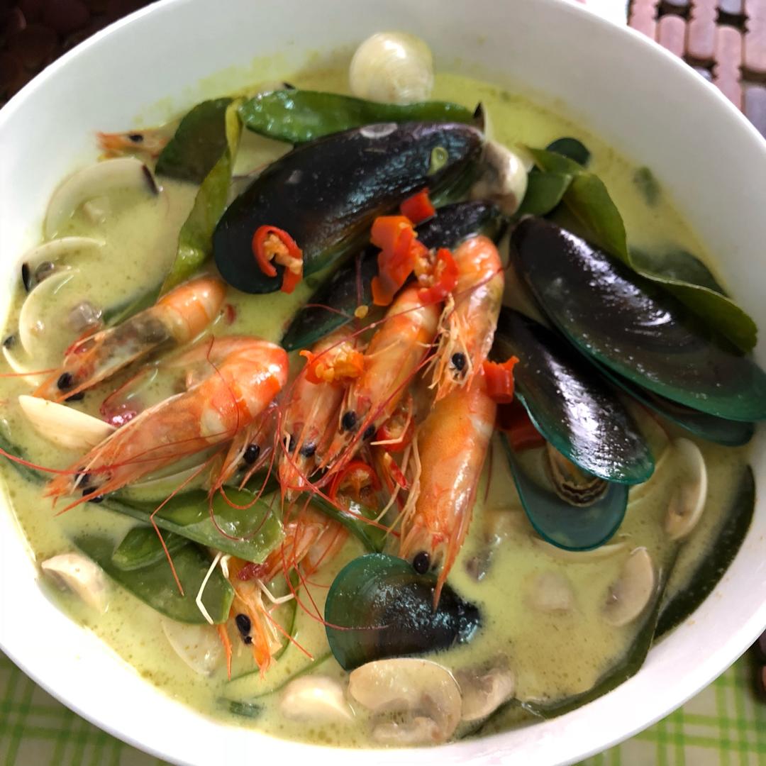 泰式鲜虾青咖喱.Thai green prawn curry.