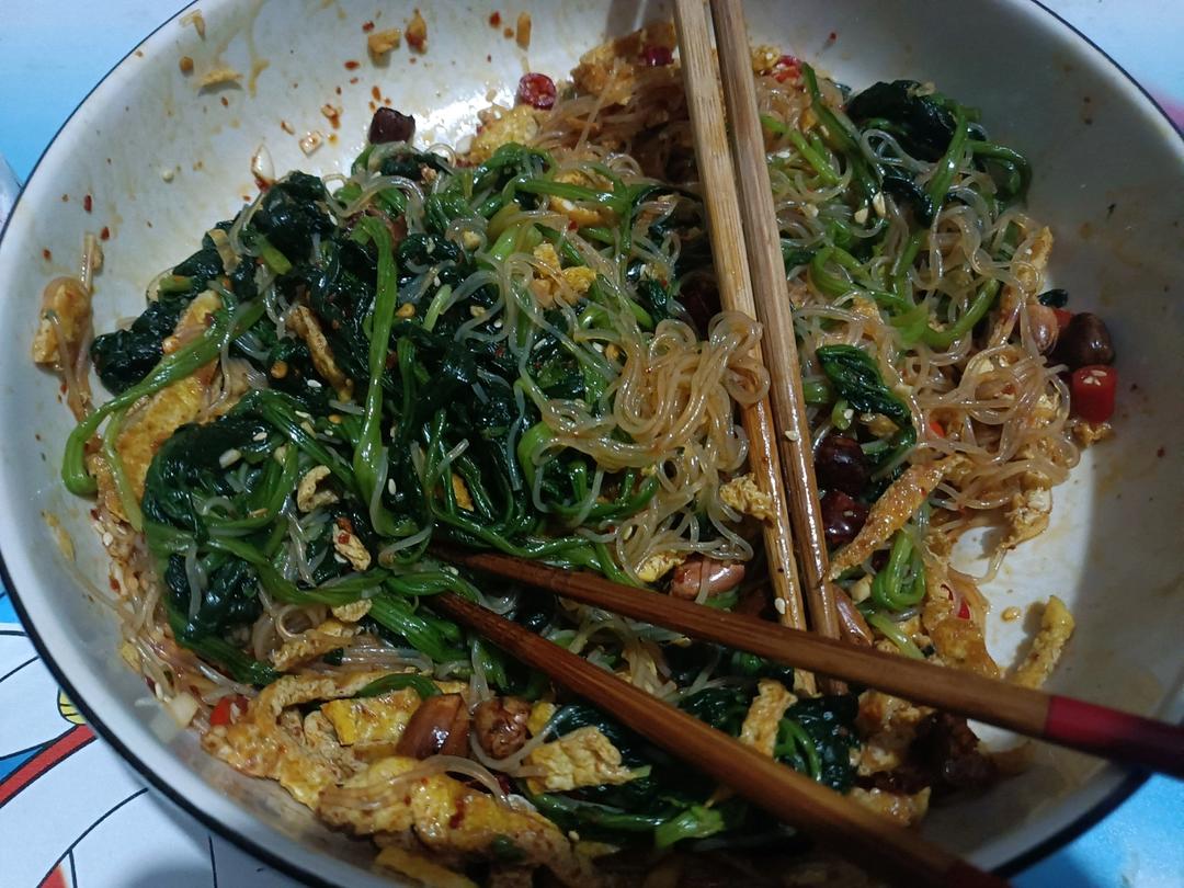 开胃爽口又营养的菠菜拌粉丝