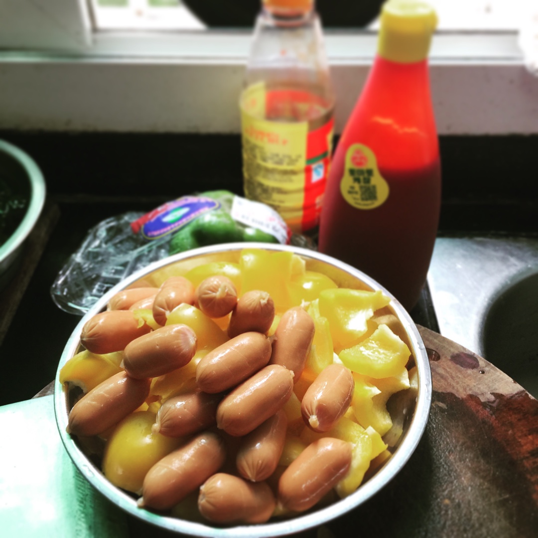 蔬菜炒香肠（灿烈菜谱）