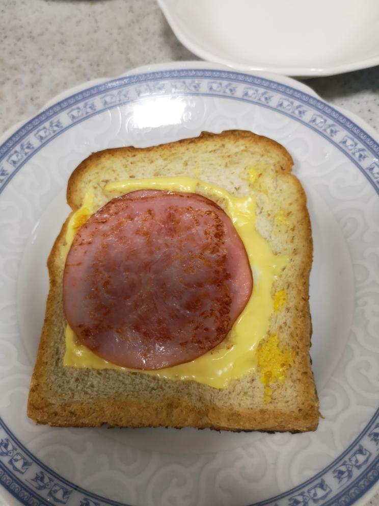 快手电饼铛版早餐三明治的做法