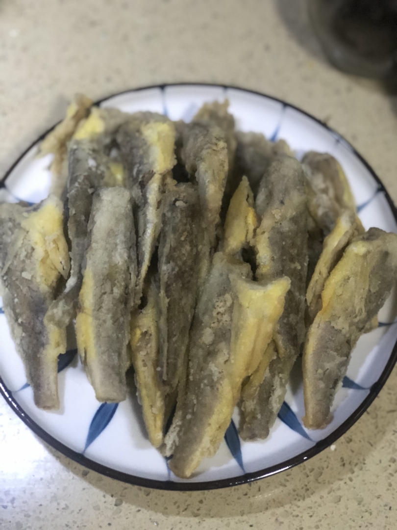 外酥里嫩：不会回软的干炸小黄鱼。