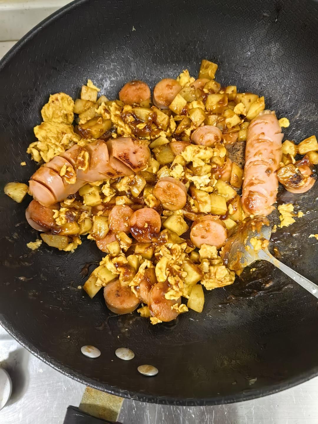 ✅挑战365天晚餐不重样第76天:烤肠鸡蛋土豆烩饭‼️