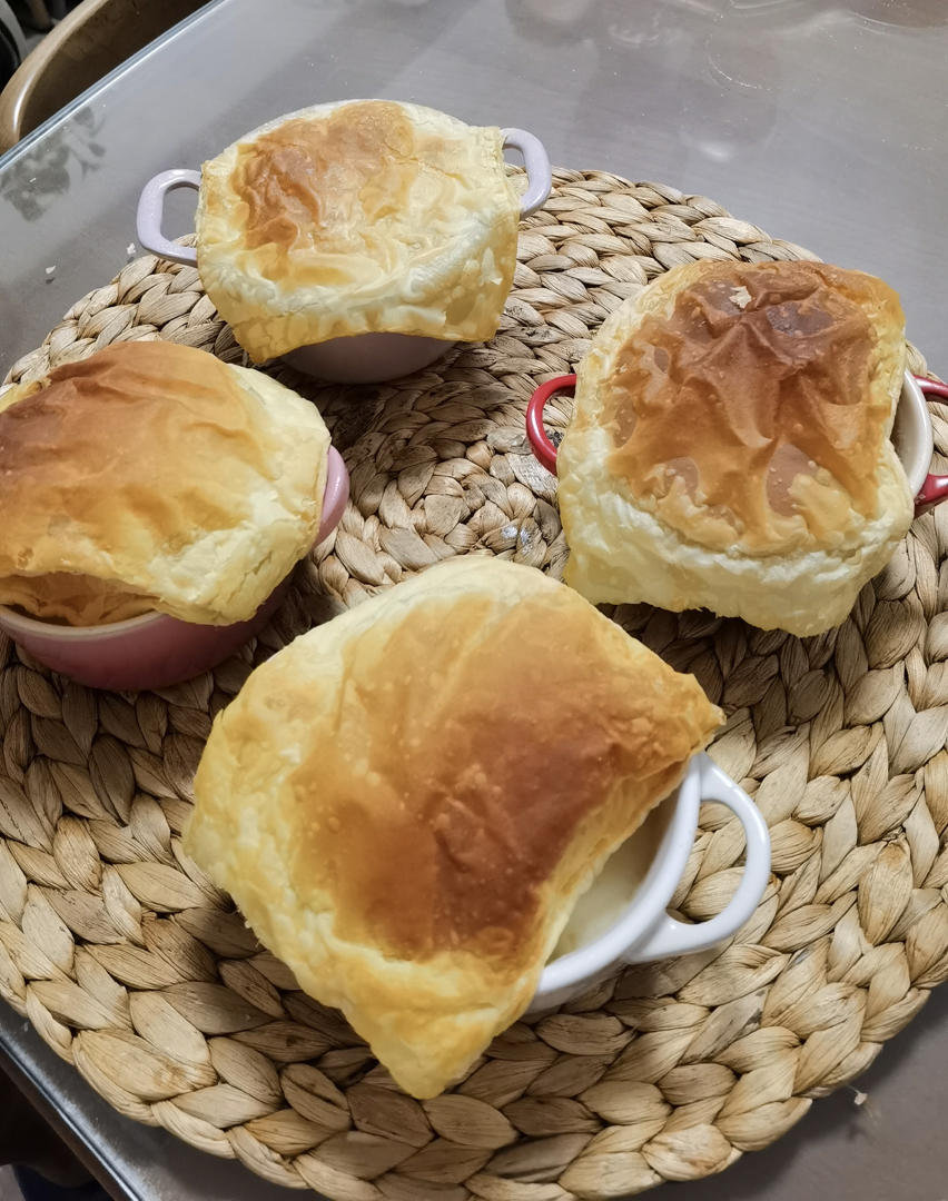 酥皮奶油蛤蜊汤