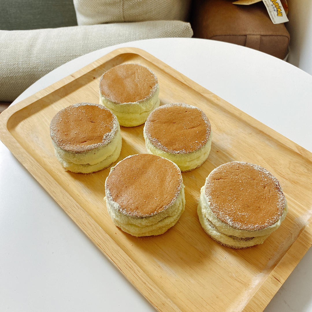 奶油奶酪馅,芝士味浓郁,百搭好吃配蛋糕面包饼干薯片等都可以,简单