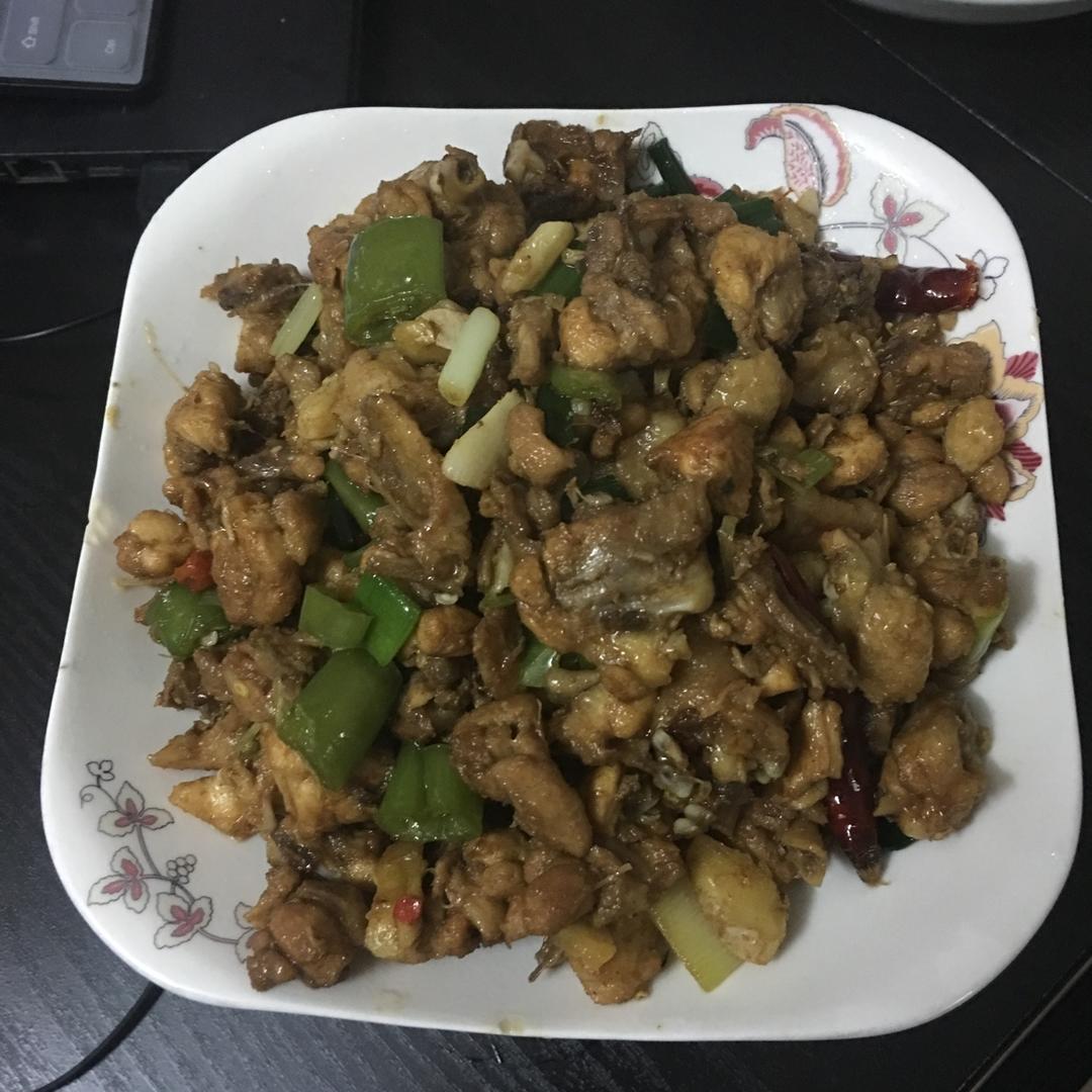 厨师长教你：“青椒炒鸡丁”的家常做法，开胃又下饭，味道很赞