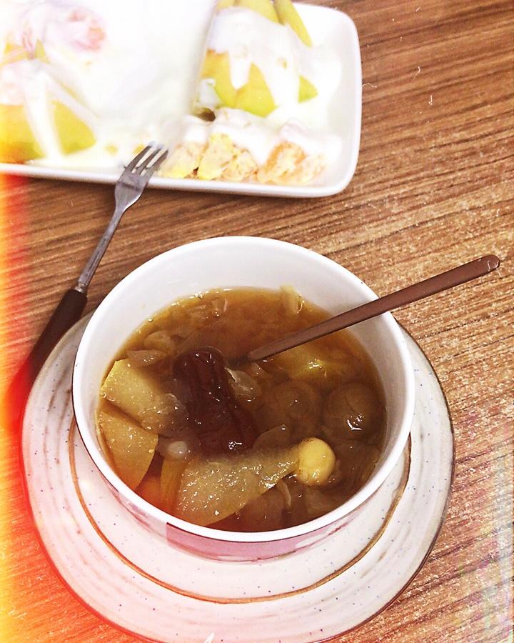 冰糖银耳红枣汤