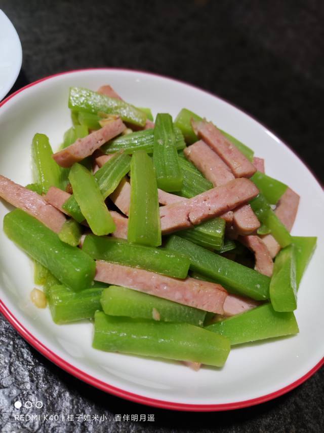 清炒莴笋