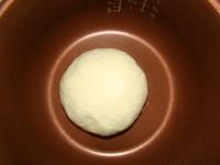 无油豌豆黄辫花面包（电饭锅版）的做法 步骤2