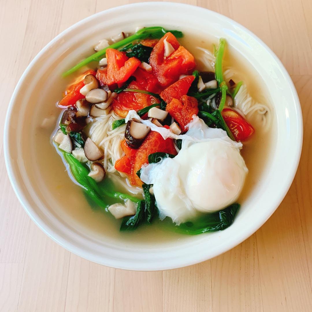 菌汤面条 看得见的香菇 尝得到的鲜美 这才是真正的菌汤