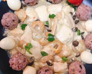 蟹味菇炖豆腐虾米＋五谷杂粮小饭团的做法 步骤1