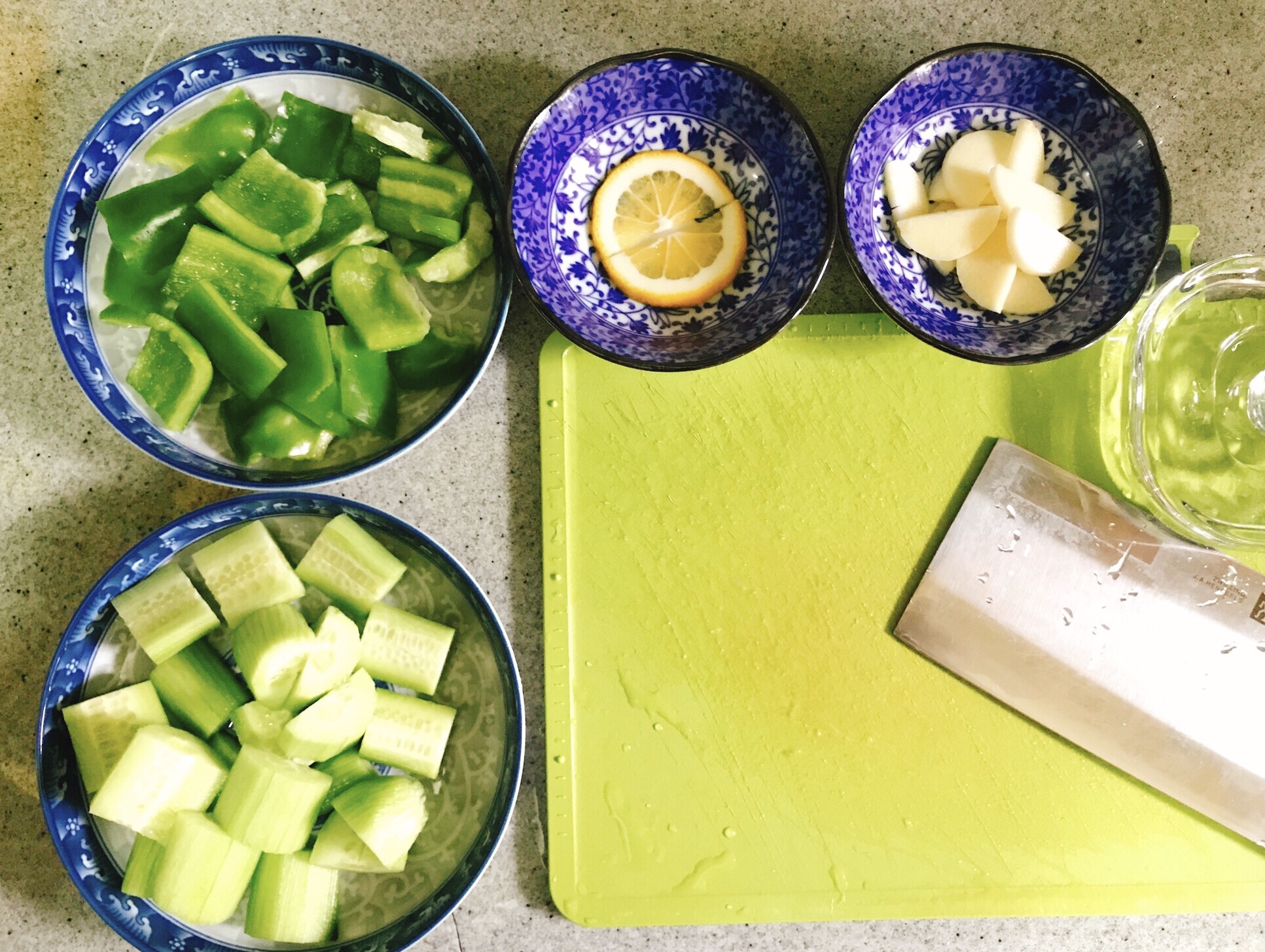 浅渍黄瓜时令蔬菜日式酱油一夜渍的做法 步骤1