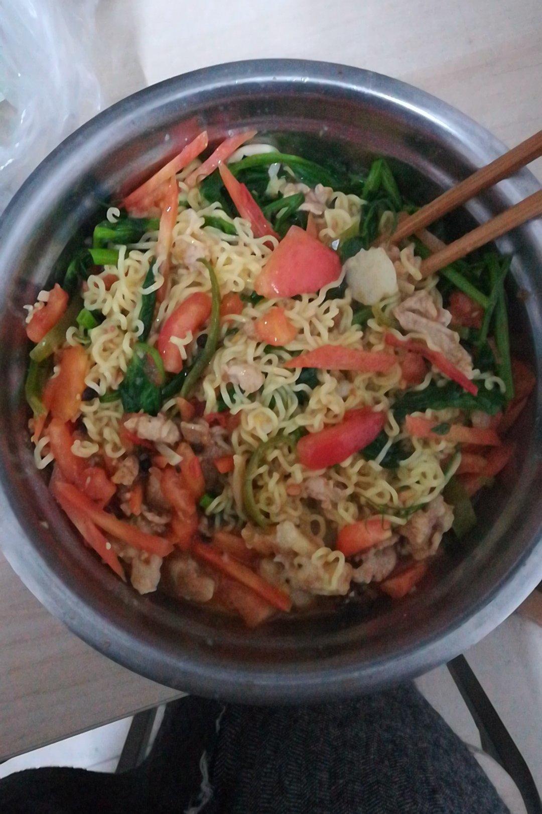 嘻嘻她做的健康煮泡面