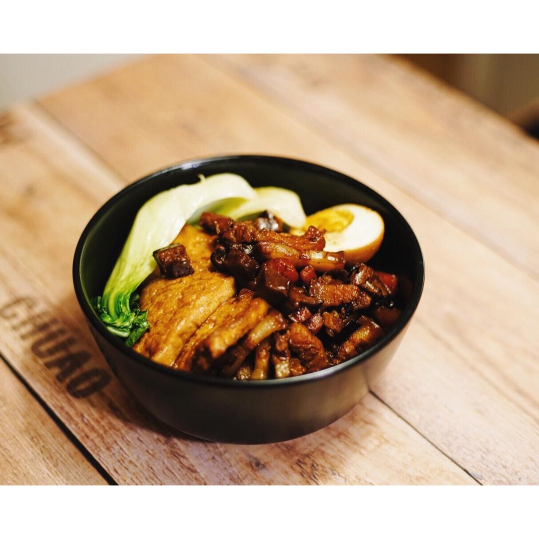 洋葱酥卤肉饭