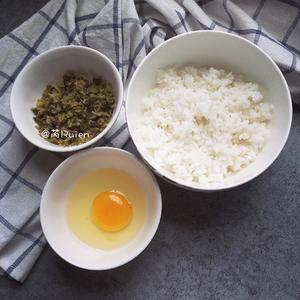 酸菜蛋炒饭的做法 步骤1