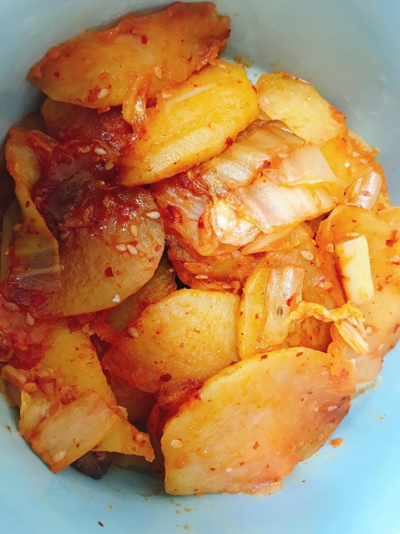 辣白菜炒土豆片