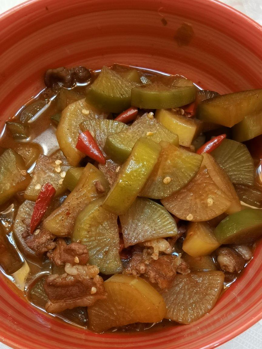 九月笑做的青萝卜炒肉片