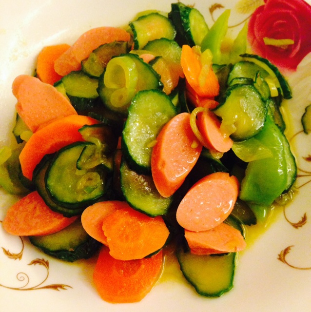 酒到浓时泪两行__做的胡萝卜青瓜炒肉片