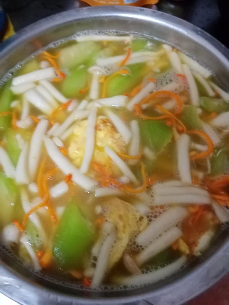 丝瓜虫草花汤。