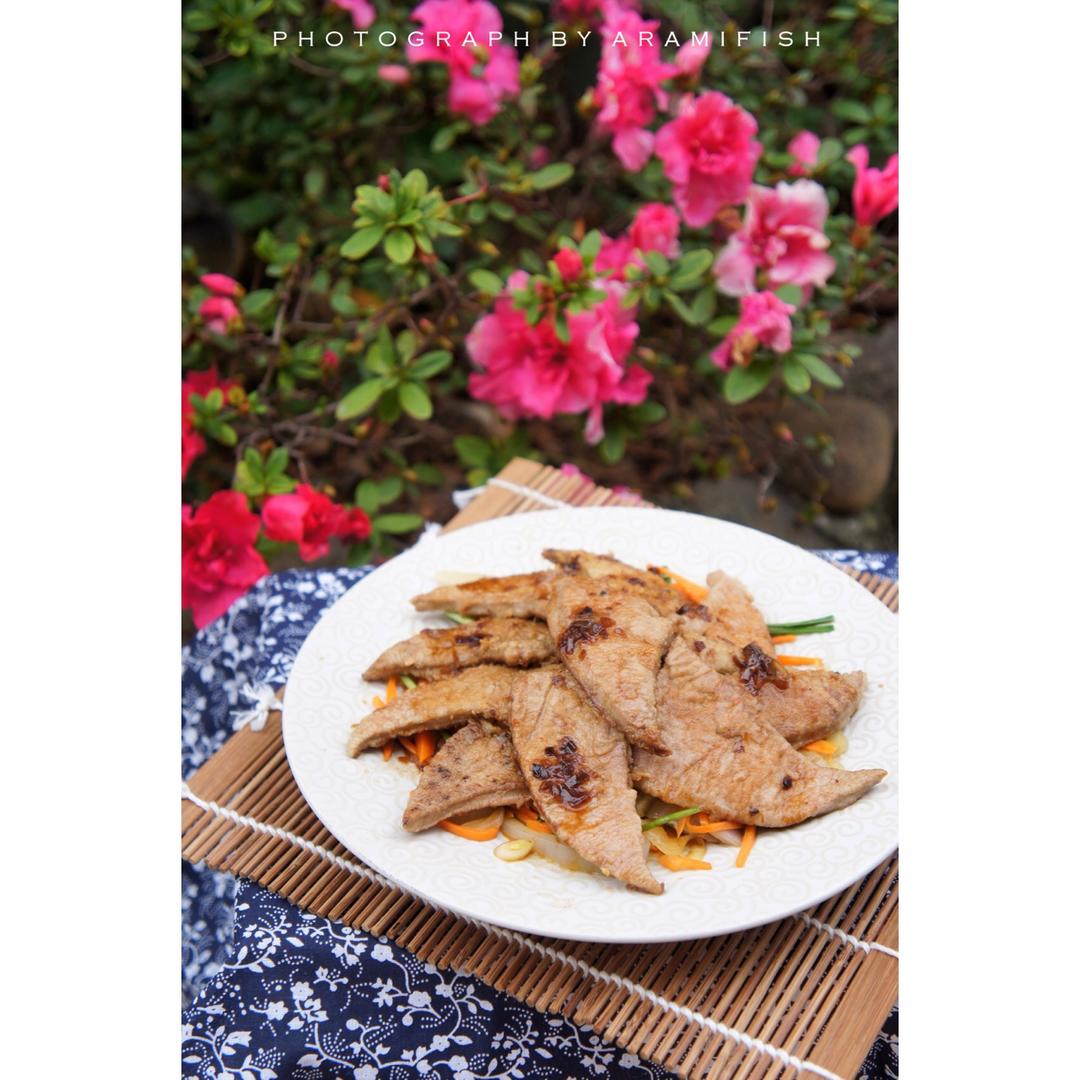 粉嫩嫩的淋汁煎猪肝