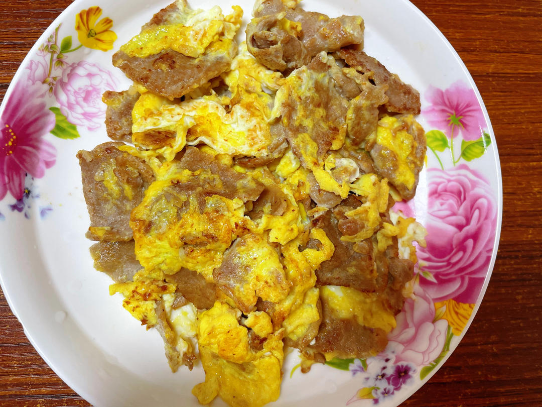 呲溜入口的鲜香 茶餐厅必点美食｜滑蛋牛肉