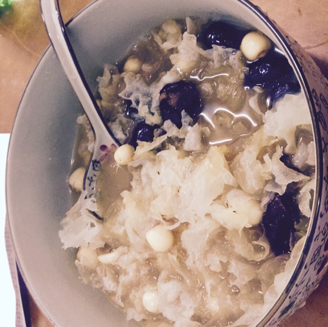 红枣银耳莲子羹