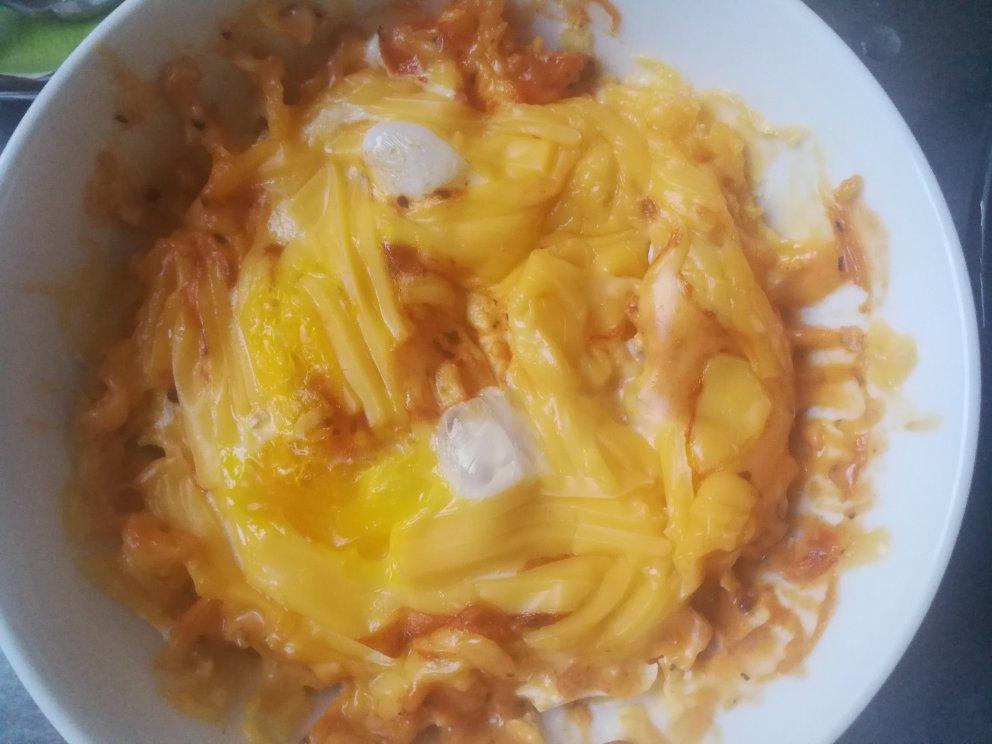 只需摆好材料去微波！惊艳全家的早餐端上桌：香肠奶酪烘蛋