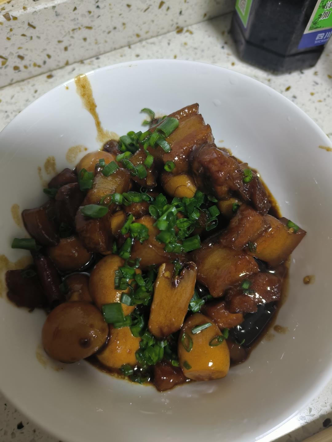 红烧肉炖鹌鹑蛋