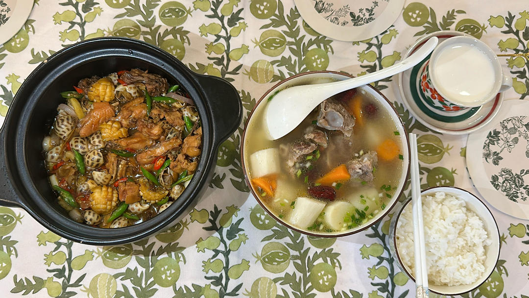 【鲍鱼花螺鸡煲】还是广东人最会吃鸡，鲍鱼花螺只能当配角！