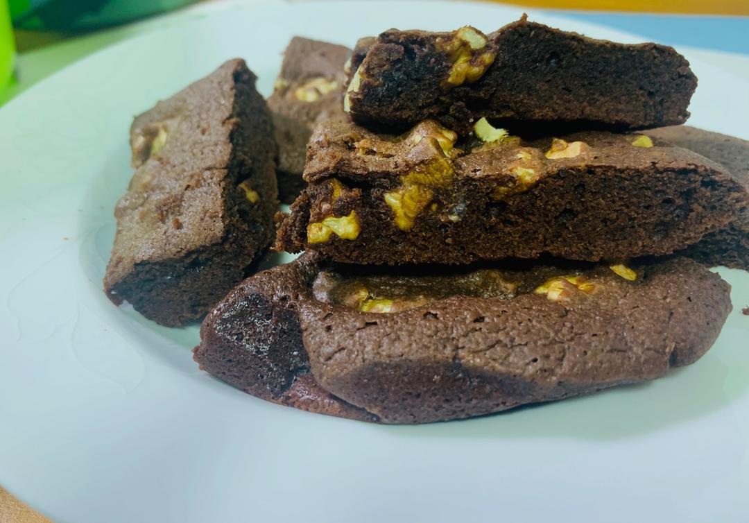 3.醇厚耐嚼布朗尼（21次失败后的两种最受欢迎配方）