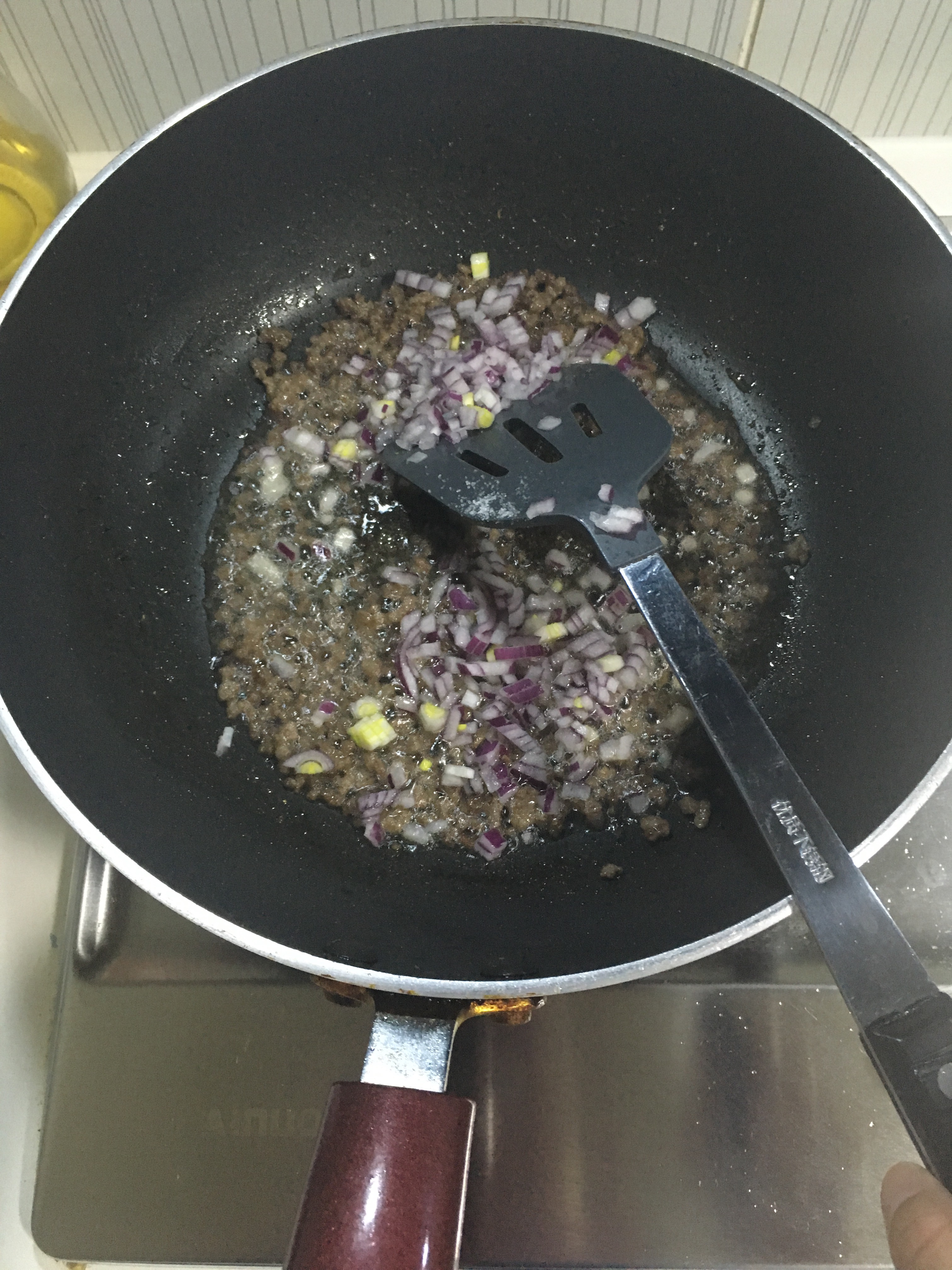 豌豆玉米炒肉的做法 步骤3