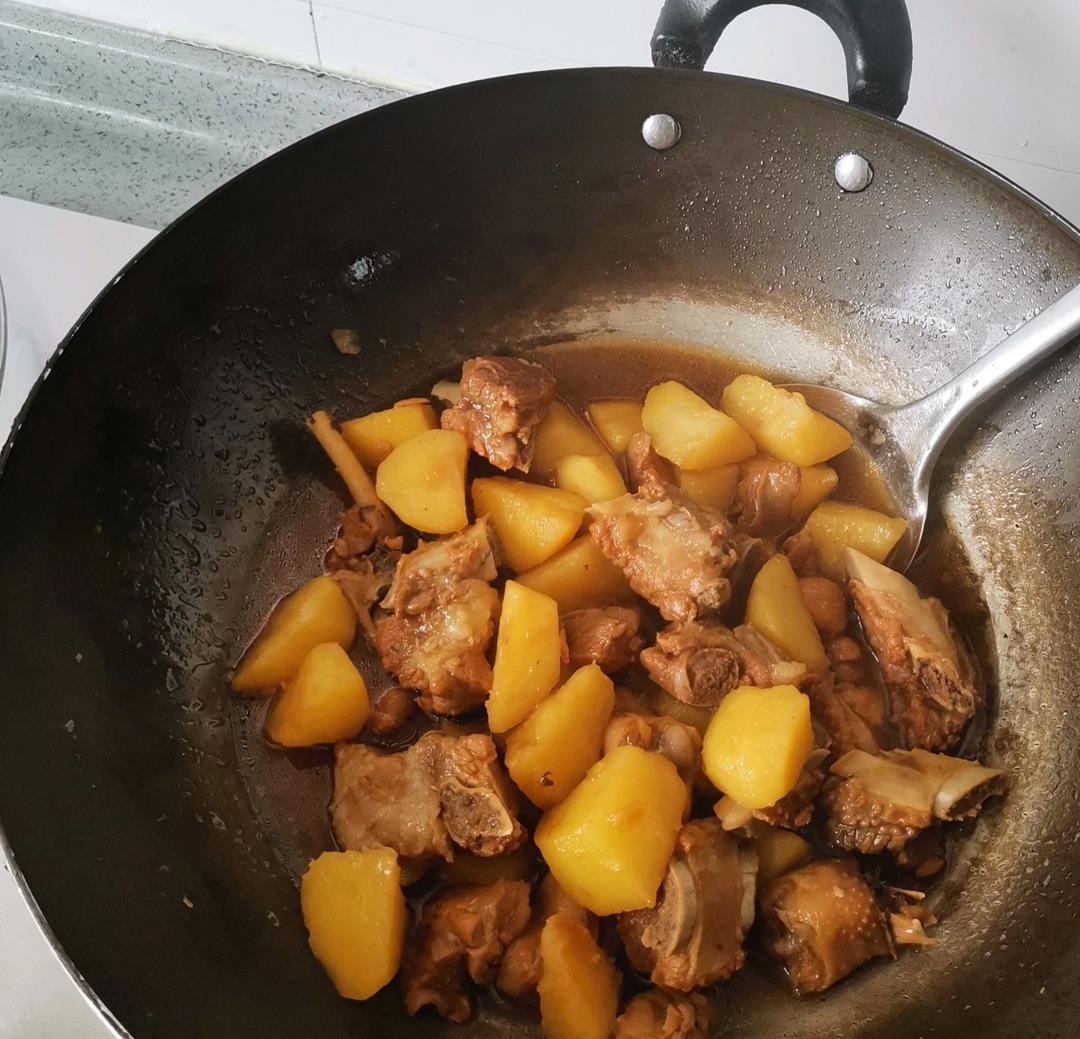 土豆炖排骨